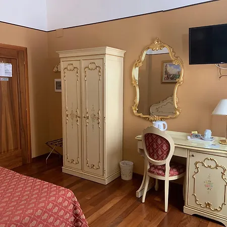 Poste Vecie 4*