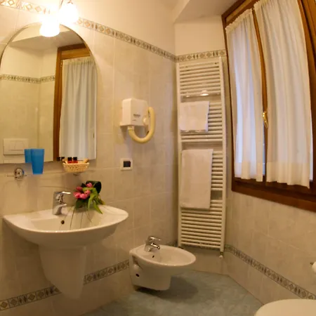 Poste Vecie 4* البندقية