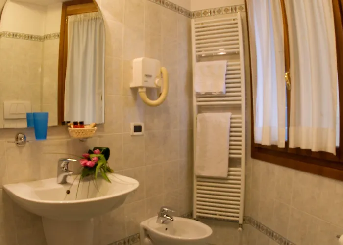 Poste Vecie 4* Velence