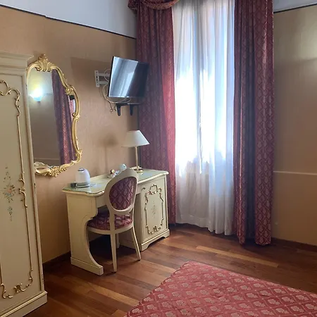 ゲストハウス ロチャンダ ポステ ヴェチエ 4*