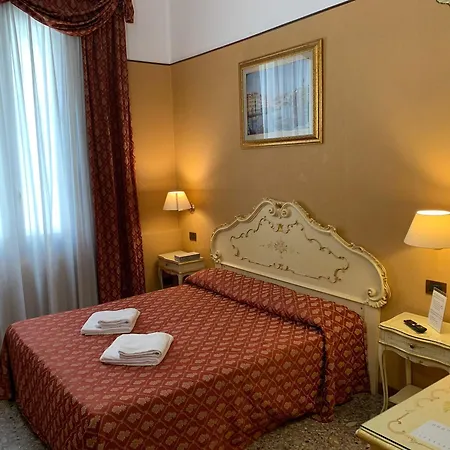 ゲストハウス ロチャンダ ポステ ヴェチエ 4*