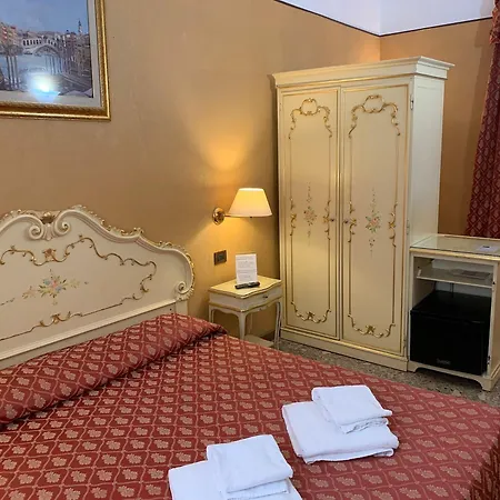 ロチャンダ ポステ ヴェチエ 4*